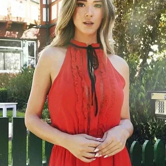 GOREGOUS MAXI DRESS - Picture 4 of 4